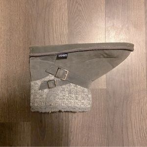 Grey fur mini boots with buckle